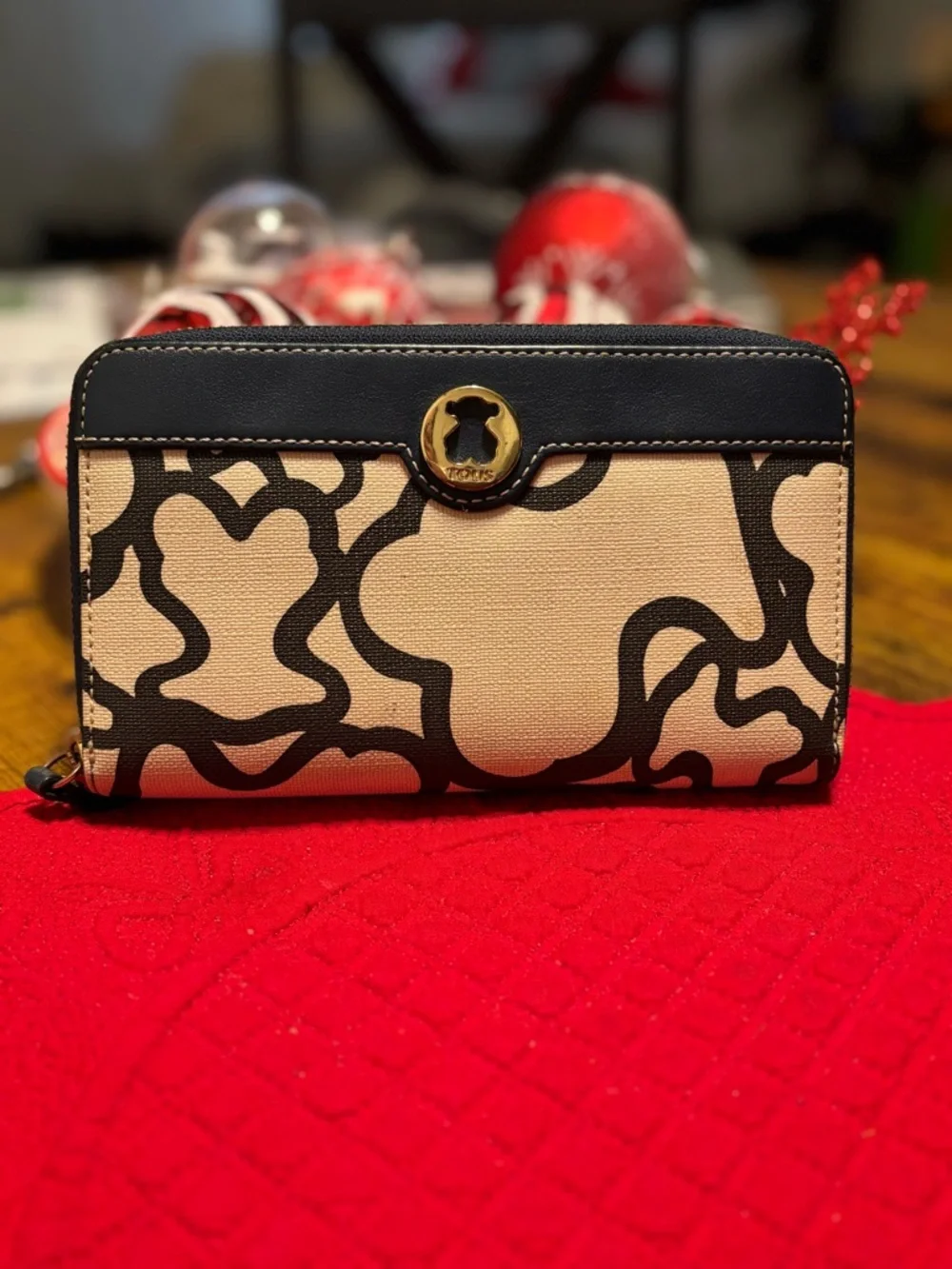 Tous Cream Canvas Wallet with Black Graphic Trim and Gold Accent - Picture 5 of 5
